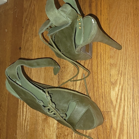 Sandals - Picture 2 of 3